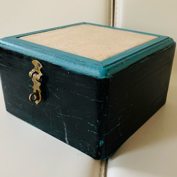 Wooden box - Picture 1 of 11